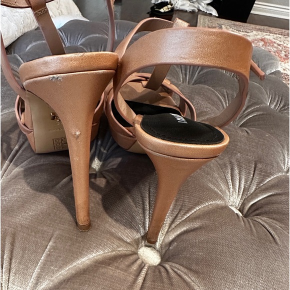 Lolacruz size 37 light wear see pictures. Light tan with shade of pink - Picture 5 of 5